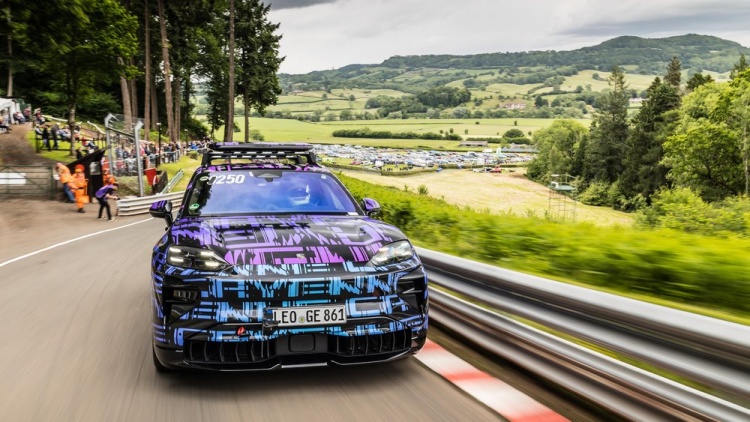 batch_02 Porsche Cayenne Electric พรางตัวทดสอบสมรรถนะและความอเนกประสงค์ก่อนเปิดตัวสู่สาธารณชน