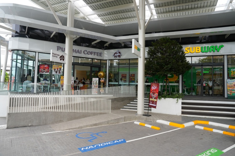 batch_09.-ร้านกาแฟพันธุ์ไทย-และร้านอาหาร-Subway PT GIGA EV เปิดตัวต้นแบบสถานีชาร์จ EV ครบวงจรใจกลางเมืองแห่งแรกของไทย