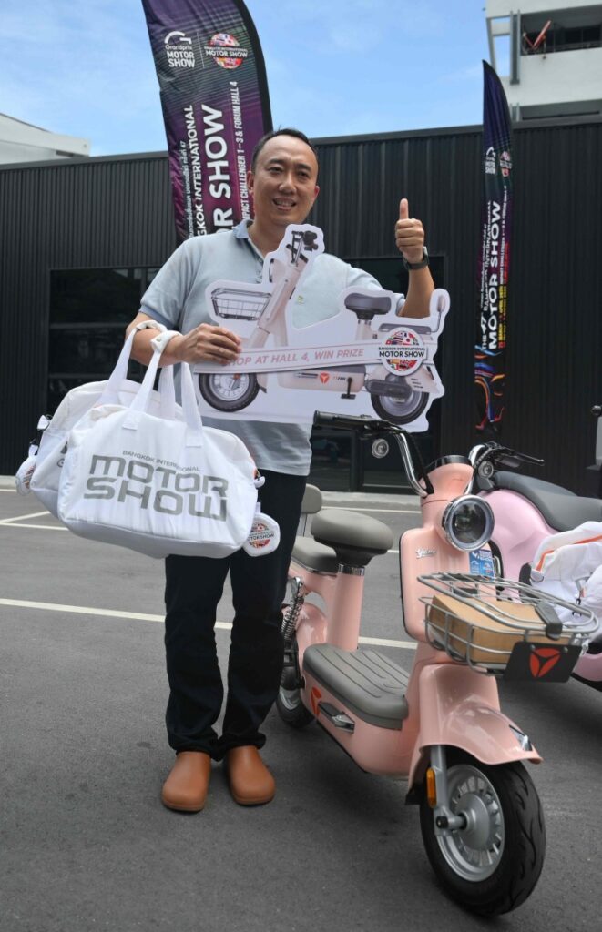 batch_11-SE-มอบรางวัลผู้โชคดี-Motor-Show-by-Kwang-69-661x1024 กรังด์ปรีซ์ฯ มอบรางวัลผู้โชคดีจากงาน บางกอก อินเตอร์เนชั่นแนล มอเตอร์โชว์ ครั้งที่ 46 รวมมูลค่ากว่า 1.94 ล้านบาท