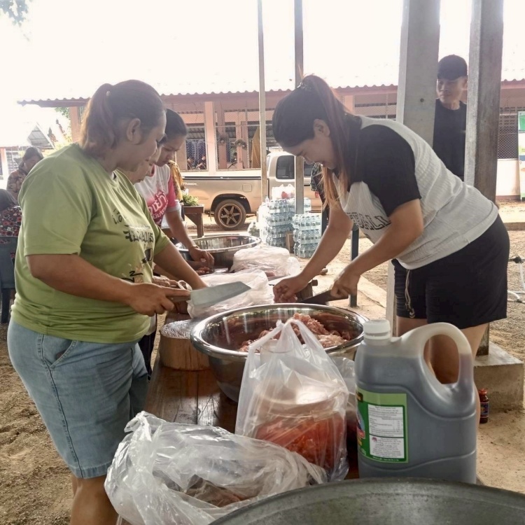 batch_4 มูลนิธิโตโยต้าประเทศไทย ร่วมกับมูลนิธิเอสซีจี และโรงพยาบาลสมเด็จพระยุพราชปัว ตั้งโรงครัวช่วยเหลือผู้ประสบภัยน้ำท่วม จ.น่าน