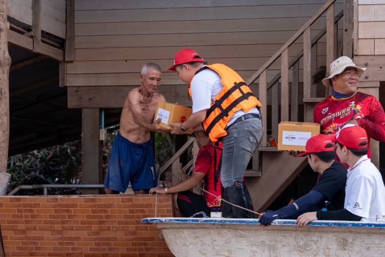 batch_6-1 โตโยต้า เดินหน้าช่วยเหลือผู้ประสบภัยน้ำท่วมในพื้นที่ภาคเหนือ