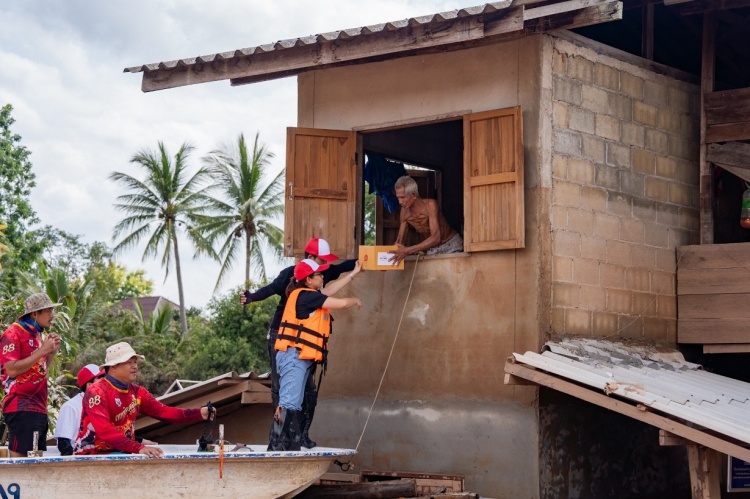 batch_7-1 โตโยต้า เดินหน้าช่วยเหลือผู้ประสบภัยน้ำท่วมในพื้นที่ภาคเหนือ