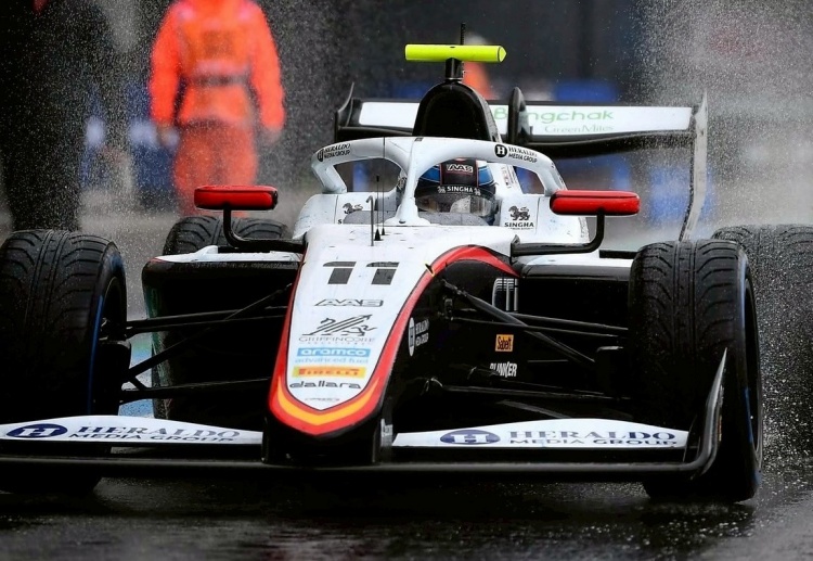 batch_9 “เติ้น ทัศนพล” นักแข่งไทยคนแรก คว้าถ้วยอันดับ 1 - FIA Formula 3 Championship 2025 Round 7