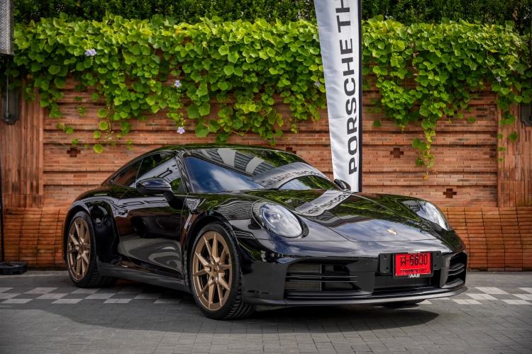 batch_911-Carrera-992.ll1_ New Porsche 911 GTS T-Hybrid และ 911 Carrera สัมผัสสมรรถนะเร้าใจทุกโค้ง บนเส้นทางสุดท้าทายกลางธรรมชาติที่เชียงใหม่