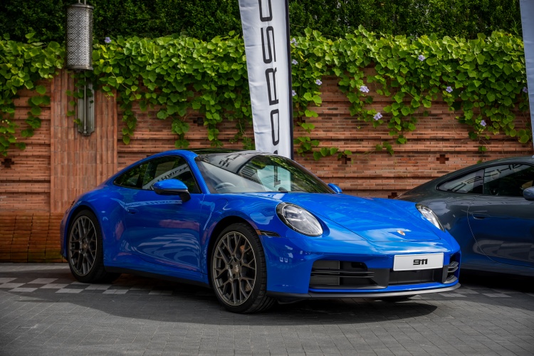 batch_911-Carrera-992.ll_ New Porsche 911 GTS T-Hybrid และ 911 Carrera สัมผัสสมรรถนะเร้าใจทุกโค้ง บนเส้นทางสุดท้าทายกลางธรรมชาติที่เชียงใหม่