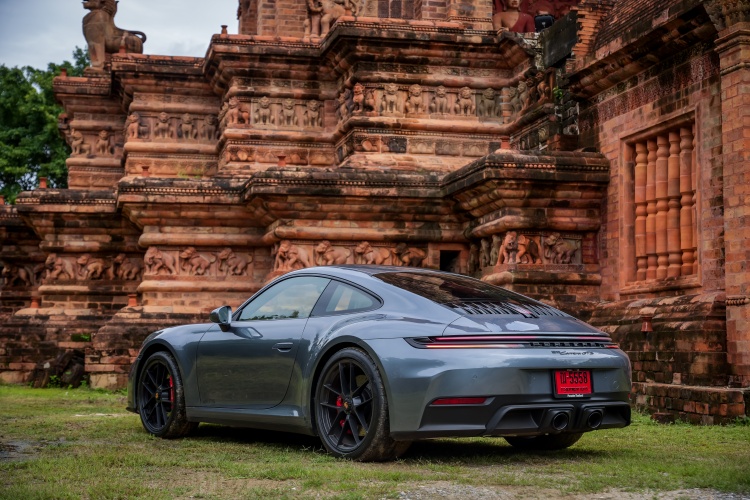 batch_911-GTS-07 New Porsche 911 GTS T-Hybrid และ 911 Carrera สัมผัสสมรรถนะเร้าใจทุกโค้ง บนเส้นทางสุดท้าทายกลางธรรมชาติที่เชียงใหม่