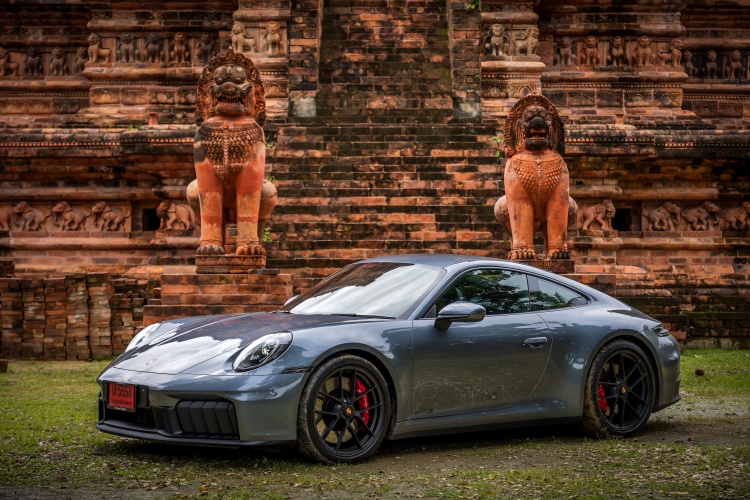 batch_911-GTS-12 New Porsche 911 GTS T-Hybrid และ 911 Carrera สัมผัสสมรรถนะเร้าใจทุกโค้ง บนเส้นทางสุดท้าทายกลางธรรมชาติที่เชียงใหม่