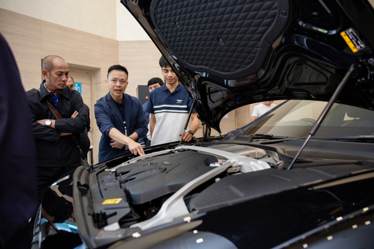 batch_Event-Bentley-extraordinary-chauffeur-training-307-of-473 Bentley Bangkok Extraordinary Chauffeur Training กิจกรรมอบรมการดูแลรักษารถยนต์ระดับไฮเอนด์สำหรับลูกค้าเบนท์ลีย์