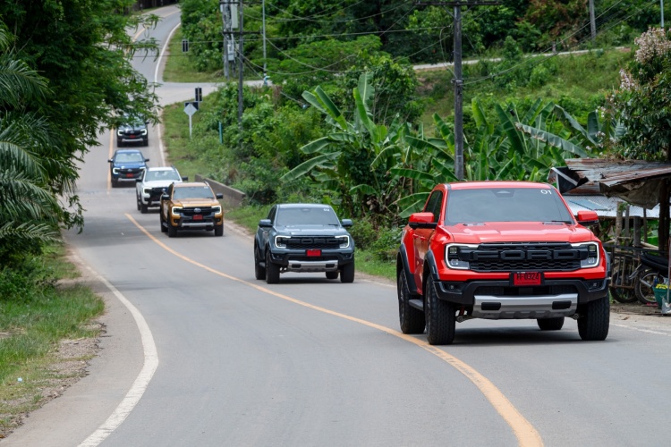 batch_Ford-Ranger-4x4-The-Pick-up-Family-for-Every-Route-1 สัมผัสความแกร่งตัวจริง ฟอร์ด เรนเจอร์ 4x4 พร้อมลุยทุกภารกิจ ดุดันทุกเส้นทางไม่ว่าทำงาน หรือออกทริปผจญภัย
