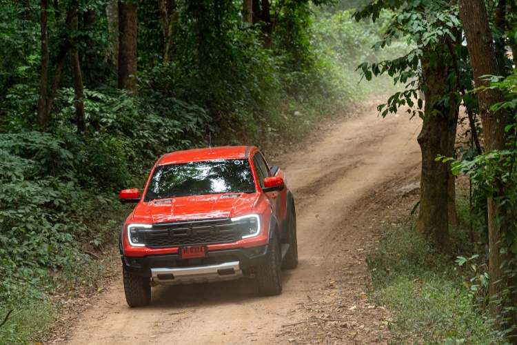 batch_Ford-Ranger-4x4-The-Pick-up-Family-for-Every-Route-2 สัมผัสความแกร่งตัวจริง ฟอร์ด เรนเจอร์ 4x4 พร้อมลุยทุกภารกิจ ดุดันทุกเส้นทางไม่ว่าทำงาน หรือออกทริปผจญภัย