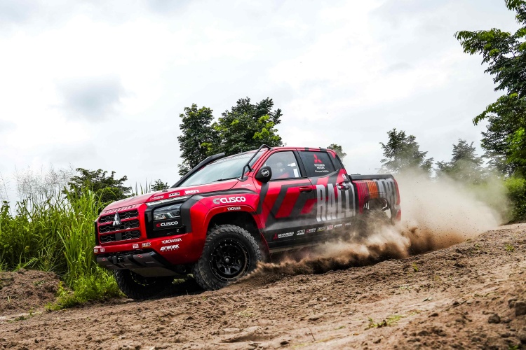 batch_Photo02-Team-Mitsubishi-Ralliart-Takes-on-Asia-Cross-Country-Rally-2025 มิตซูบิชิ แรลลี่อาร์ท พร้อมลุย! เผยโฉมไทรทัน แรลลี่คาร์ พร้อมสมาชิกทีมลงศึก AXCR 2025