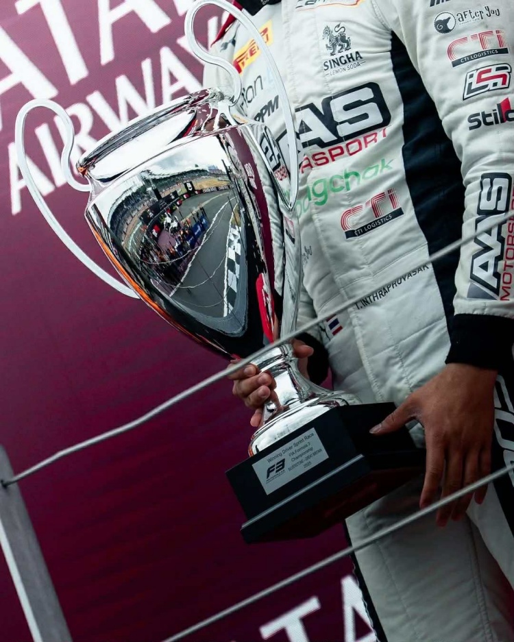 batch_S__25632770_0 “เติ้น ทัศนพล” นักแข่งไทยคนแรก คว้าถ้วยอันดับ 1 - FIA Formula 3 Championship 2025 Round 7