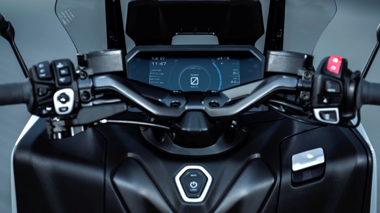 batch_S__552394763 New YAMAHA TMAX 2025 พัฒนาครั้งใหญ่ในหลายด้านมอบประสบการณ์ที่ดีที่สุดในทุกเส้นทาง