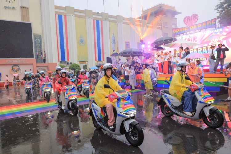 batch_Thai-Honda_Love-Pride-Parade_Pride-ride-26 ไทยฮอนด้า โชว์สปิริตขนทัพรถจักรยานยนต์ไฟฟ้า ร่วมขบวน ‘LOVE PRIDE PARADE BANGKOK 2025’