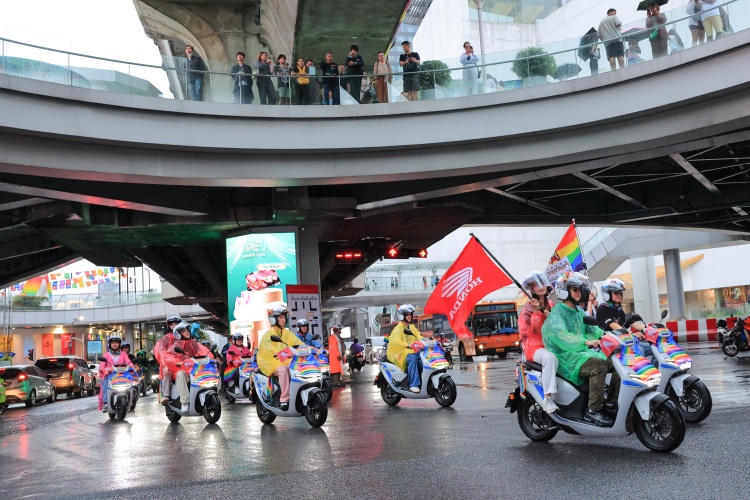 batch_Thai-Honda_Love-Pride-Parade_Pride-ride-27 ไทยฮอนด้า โชว์สปิริตขนทัพรถจักรยานยนต์ไฟฟ้า ร่วมขบวน ‘LOVE PRIDE PARADE BANGKOK 2025’