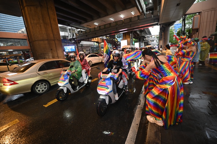 batch_Thai-Honda_Love-Pride-Parade_Pride-ride-45 ไทยฮอนด้า โชว์สปิริตขนทัพรถจักรยานยนต์ไฟฟ้า ร่วมขบวน ‘LOVE PRIDE PARADE BANGKOK 2025’