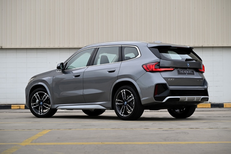 batch_The-new-BMW-iX1-eDrive20L-M-Sport-109 BMW ส่ง 2 รุ่นใหม่ iX1 รุ่นฐานล้อยาว และ New Series 2 Gran Coupé M Sport Pro