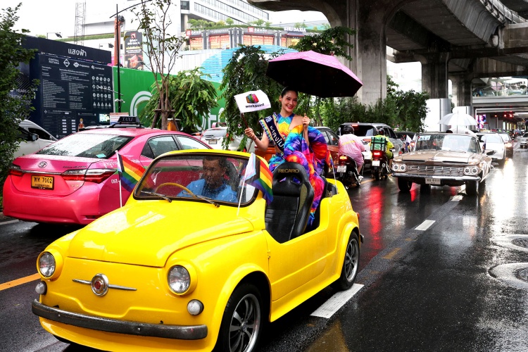batch_VCCT-04 รถโบราณร่วมขบวน Love Pride Parade 2025