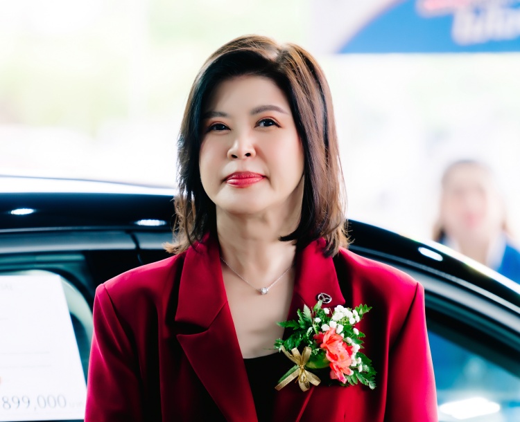 batch_คุณทัศนียา-พัฒนจิตวิไล มาสด้าราชาออโต้เซลส์ ทุ่มลงทุนกว่า 500 ล้านบาท เปิดโชว์รูมแห่งใหม่ 4 สาขา