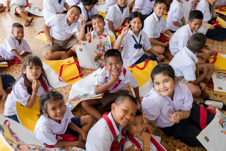 batch_03_Krungsri-Auto-Furniture-Donation กรุงศรี ออโต้ สานต่อกิจกรรม “ชุบชีวิต – ส่งต่อเฟอร์นิเจอร์” เดินหน้ามอบอุปกรณ์แก่โรงเรียนในพื้นที่ห่างไกล