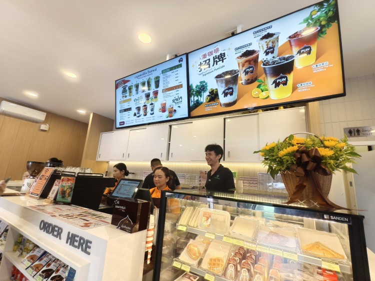 batch_06.-ภาพบรรยากาศภายในร้าน พันธุ์ไทย เดินหน้าขยายตลาด สปป.ลาว ผุด ปันคาเฟ่ สาขาใหม่ ดันยอดขายโต 2 เท่า ตั้งเป้าเปิดอีก 4 สาขาในปีนี้