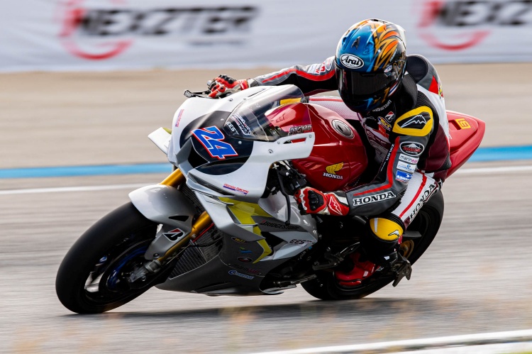 batch_1-แสตมป์-อภิวัฒน์ กระหึ่ม! NEXZTER BRIC Superbike คัมแบ็ครันวงการมอเตอร์สปอร์ต “อภิวัฒน์-นทีธาร” ขึ้นนำวันแรก