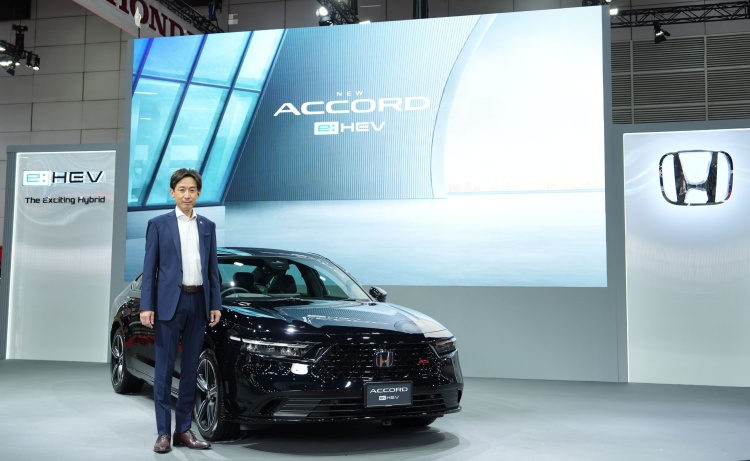 batch_Honda-Executives-2 New Honda Accord e:HEV เพิ่ม Blind Spot Information และ Cross Traffic Monitor ทุกรุ่นย่อย เริ่ม 1,479,000 บาท