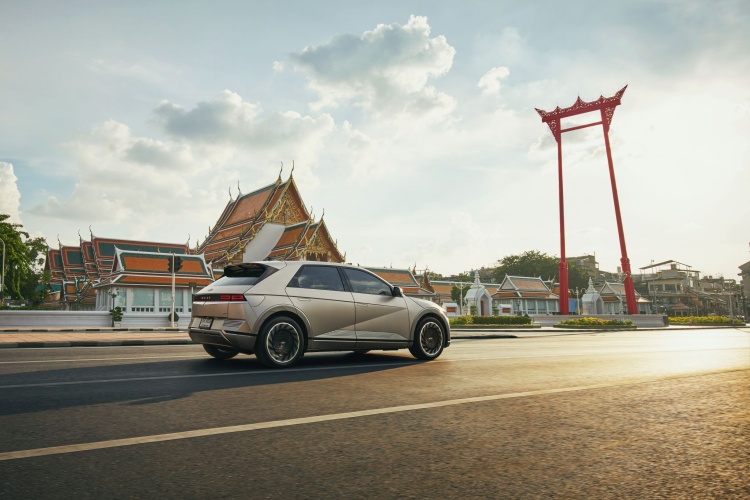 batch_IONIQ-5_2 Hyundai เปิดเกมรุกตลาด EV เต็มสูบ เป็นเจ้าของ IONIQ 5 ง่ายขึ้นด้วยส่วนลดสูงสุด 570,000 บาท