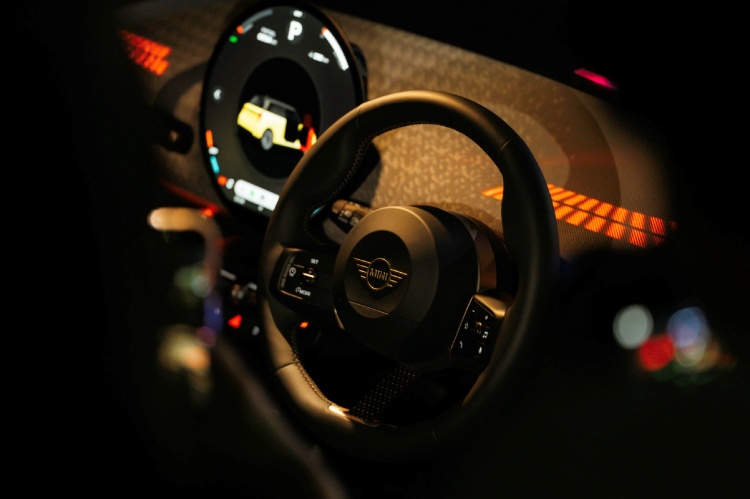 batch_MINI-Awakening-Songwat-11 มินิ ประเทศไทย ชวนสัมผัสไลฟ์สไตล์สุดล้ำ MINI Experience ผ่านศิลปะแสงสีและดิจิทัลอาร์ตใน Awakening Songwat 2025