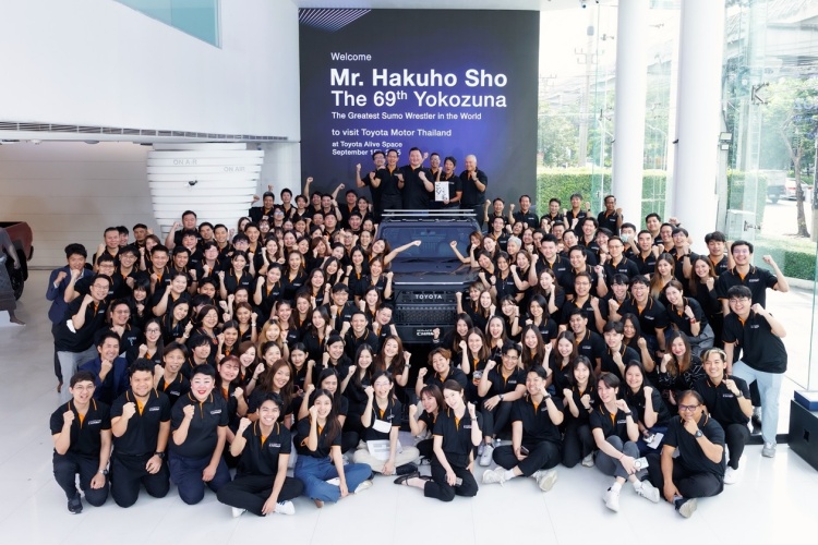 batch_01_Mr.Hakuho-Sho-visit-Toyota-motor-thailand Toyota ต้อนรับตำนานแห่งนักซูโม่ชื่อดัง เยือน Toyota Alive
