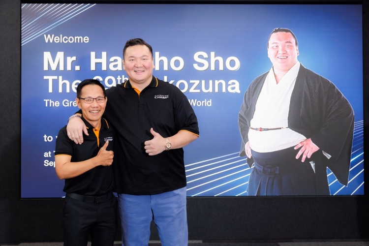 batch_03_Mr.Hakuho-Sho-visit-Toyota-motor-thailand Toyota ต้อนรับตำนานแห่งนักซูโม่ชื่อดัง เยือน Toyota Alive