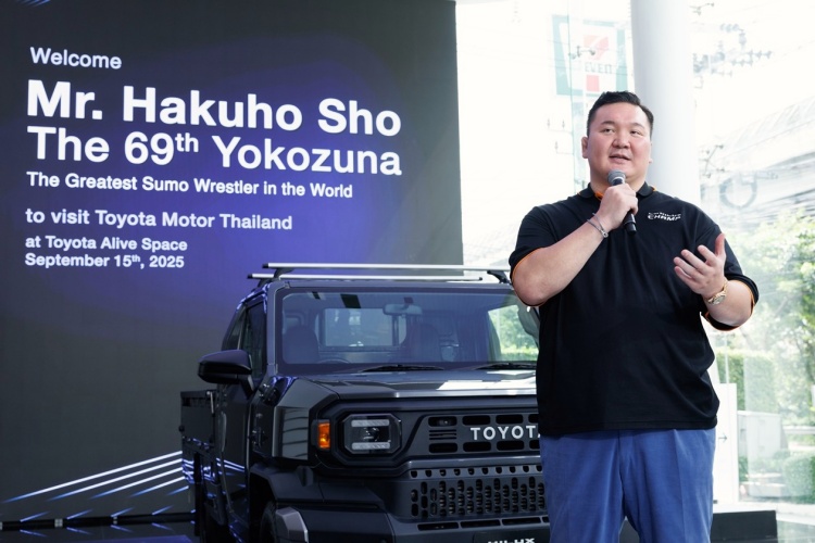 batch_06_Mr.Hakuho-Sho-visit-Toyota-motor-thailand Toyota ต้อนรับตำนานแห่งนักซูโม่ชื่อดัง เยือน Toyota Alive