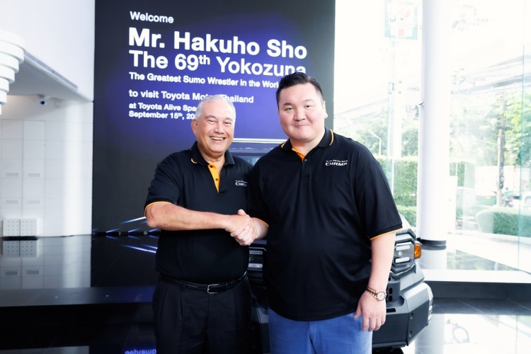 batch_07_Mr.Hakuho-Sho-visit-Toyota-motor-thailand Toyota ต้อนรับตำนานแห่งนักซูโม่ชื่อดัง เยือน Toyota Alive