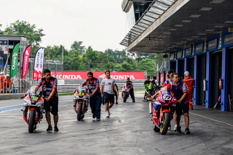 batch_15 NEXZTER BRIC สนาม 3 กระหึ่ม! “โอม-ภวัต” พลิกบทบาท เปิดตัวสนามแรก “มิกซ์-ธนัช” จ่าฝูงรุ่นใหญ่