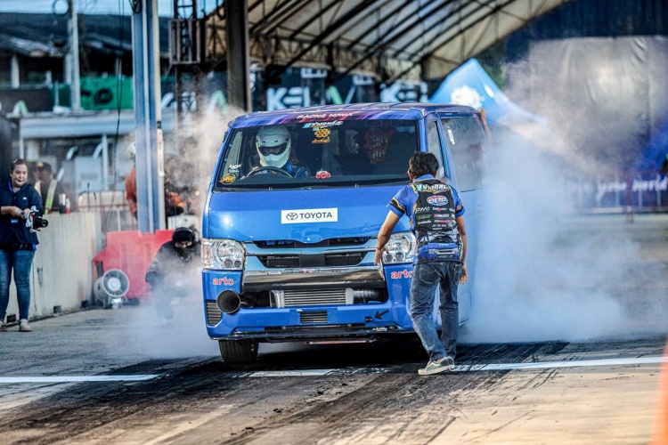 batch_1st-HIACE-STREET-DRAG แข่งเดือด ลุ้นมันส์ กับ Toyota Gazoo Racing Thailand 2025 สนามที่ 3 - 4 จ.บุรีรัมย์ และ Hilux REVO Racing Mania 2025 สนาม 2