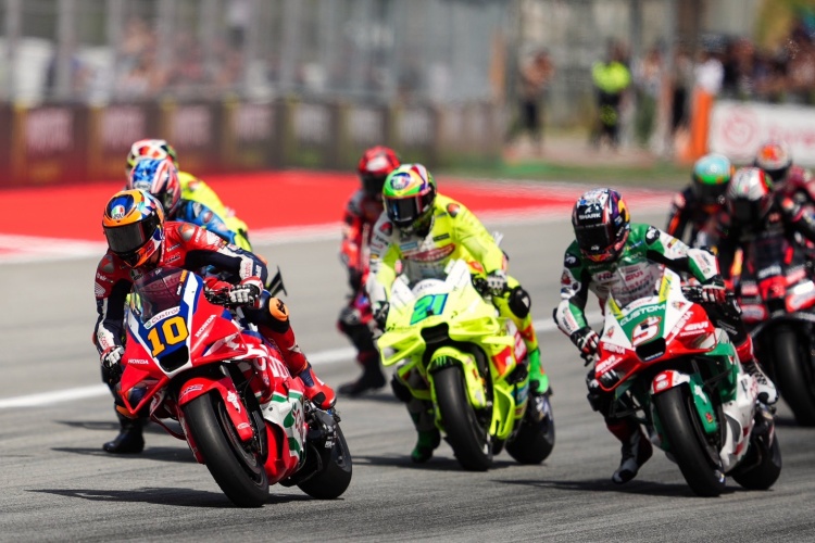 batch_2-ผลแข่ง-MotoGP-สนาม15 “มารินี” จบท็อป 8 โมโตจีพี เก็บแต้มต่อเนื่อง “ก้อง-สมเกียรติ” ฮึดสู้สุดตัวที่บาร์เซโลน่า
