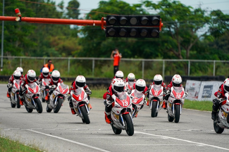 batch_5-Academy-ปิดฤดูกาล Honda Academy Thailand ดวลมันส์! ศึกสุดท้าย “เปเปอร์-อนพัทย์” ควง “เบสต์-ภาสกร” บิดแย่งโพเดียมคนละเรซ