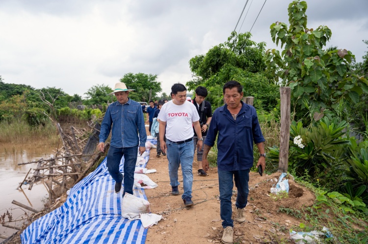 batch_5 โตโยต้าเคียงข้างสังคมไทย ส่งมอบความช่วยเหลือผู้ประสบอุทกภัย จ.สุโขทัย