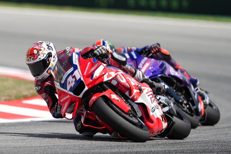 batch_7-ผลแข่ง-MotoGP-สนาม15 “มารินี” จบท็อป 8 โมโตจีพี เก็บแต้มต่อเนื่อง “ก้อง-สมเกียรติ” ฮึดสู้สุดตัวที่บาร์เซโลน่า