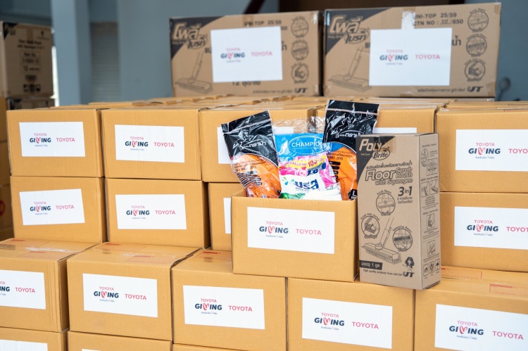 batch_7 โตโยต้าเคียงข้างสังคมไทย ส่งมอบความช่วยเหลือผู้ประสบอุทกภัย จ.สุโขทัย