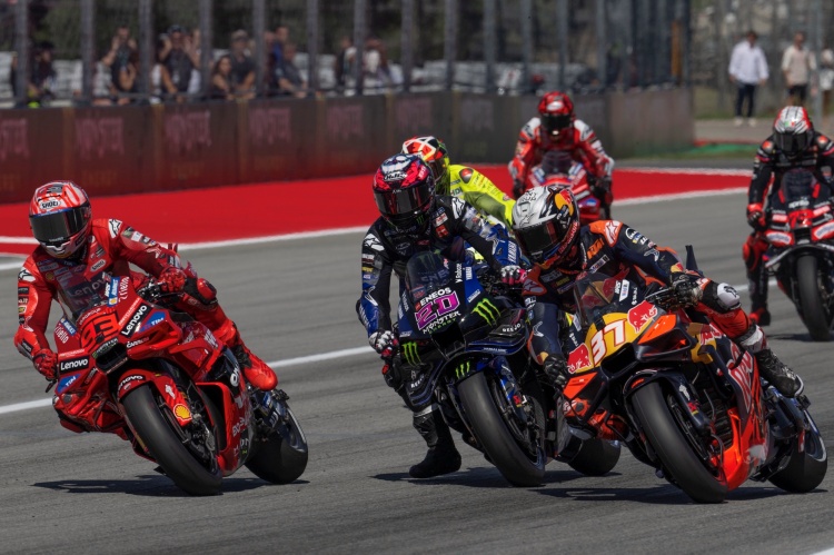 batch_S__565157904 “กวาร์ตาราโร” ควบ M1 ผงาดโพเดียม สปรินต์ เรซ โมโตจีพี สนาม 15 คาตาลันจีพี