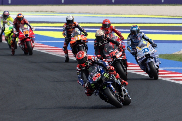 batch_S__566960139 "กวาร์ตาราโร" เค้นสุดพลัง ! คว้าท็อป 8 โมโตจีพี สนาม 16 มิซาโน