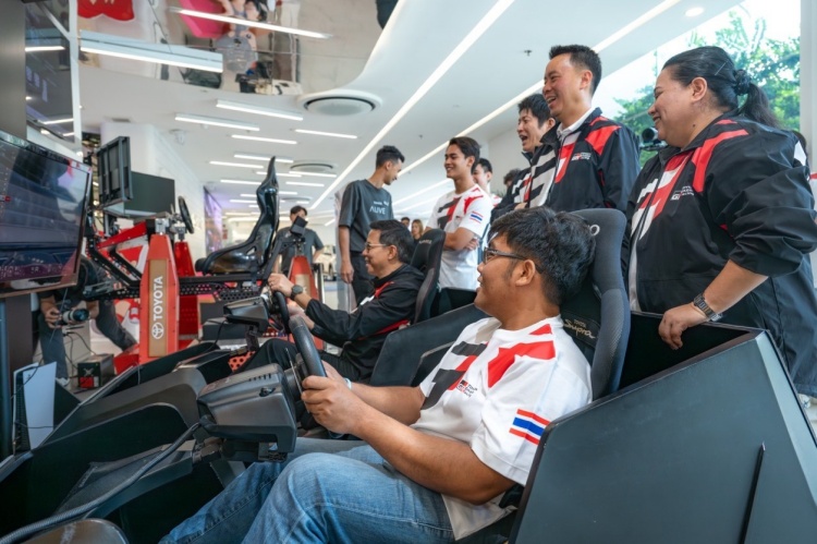 batch_73BD4A354013842B1B58115547E8BF39C9889381 Toyota ร่วมแสดงความยินดี “ธนภัทร – ไชยภัทร – ไหมจักรี” ผู้ชนะ TOYOTA GAZOO RACING THAILAND ESPORT GT CHAMPIONSHIP 2025