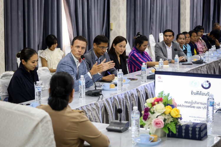 batch_BMW-UNICEF-school-visit-3 บีเอ็มดับเบิลยู ร่วมกับยูนิเซฟ ลงพื้นที่ติดตามโครงการนำร่องพัฒนาศักยภาพเยาวชนผู้ด้อยโอกาสในจังหวัดอุดรธานี