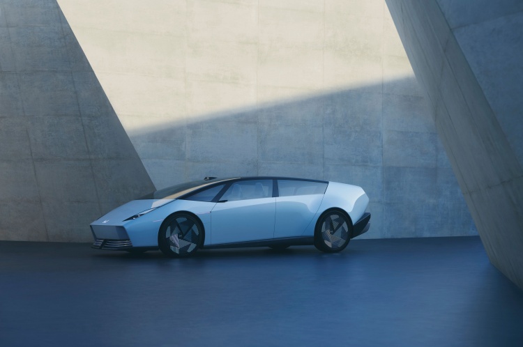 batch_Honda-0-Saloon-Prototype Honda เปิดลิสต์รถเด็ดในงาน Japan Mobility Show 2025 ครอบคลุมทั้งทางบก ทางน้ำ ทางอากาศ และอวกาศ