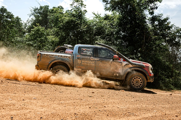batch_รถฟอร์ด-เรนเจอร์-แร็เตอร์-หมายเลข-5_TRRC-2025-R3_01 Ford จัดฝึกขับขี่ออฟโรด ลุย 10 สถานีสุดเร้าใจแก่ลูกค้ารถฟอร์ด ในการแข่ง TRRC ที่กาญจนบุรี
