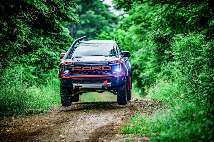 batch_รถฟอร์ด-เรนเจอร์-แร็เตอร์-หมายเลข-5_TRRC-2025-R3_02 Ford จัดฝึกขับขี่ออฟโรด ลุย 10 สถานีสุดเร้าใจแก่ลูกค้ารถฟอร์ด ในการแข่ง TRRC ที่กาญจนบุรี