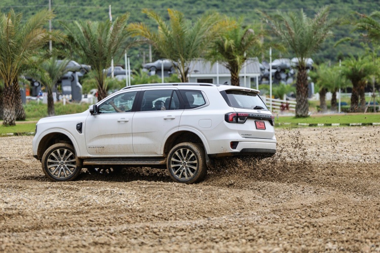batch_สถานีระนาดหินกรวด_Ford-4x4-Driving-Skills-Training Ford จัดฝึกขับขี่ออฟโรด ลุย 10 สถานีสุดเร้าใจแก่ลูกค้ารถฟอร์ด ในการแข่ง TRRC ที่กาญจนบุรี