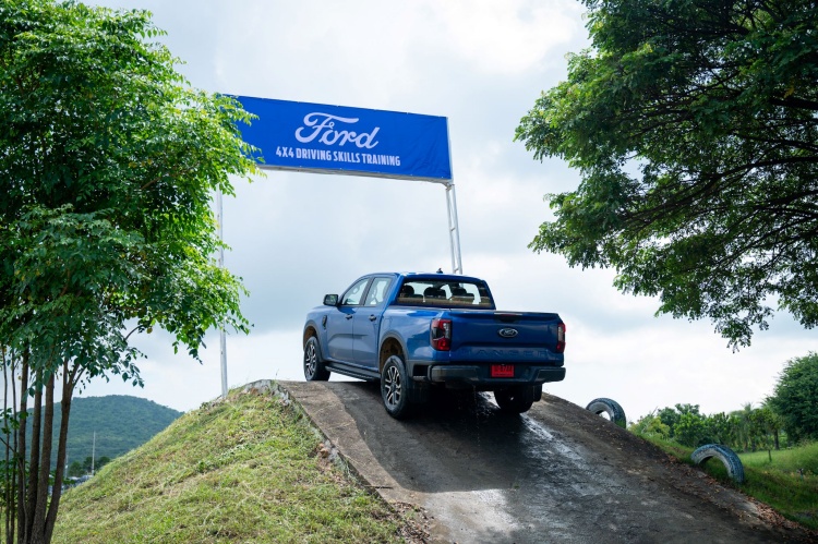 batch_สถานีเนินปูนสูงชัน_Ford-4x4-Driving-Skills-Training Ford จัดฝึกขับขี่ออฟโรด ลุย 10 สถานีสุดเร้าใจแก่ลูกค้ารถฟอร์ด ในการแข่ง TRRC ที่กาญจนบุรี