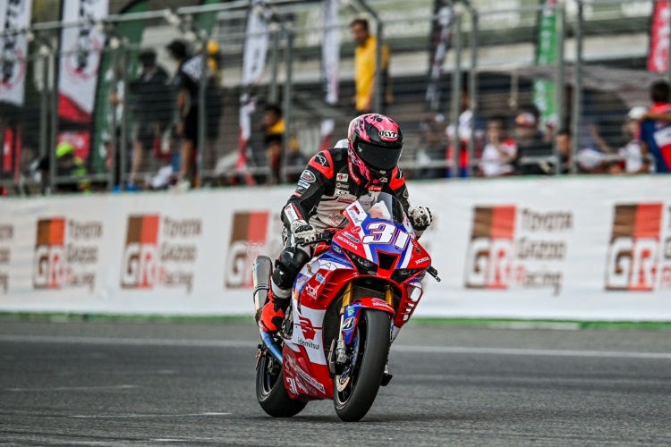 batch_1-ข่าว-BRIC-ทุกรุ่น-สนาม-4-เรซ1 3 ดาวรุ่งฮอนด้าเดือดสนั่นบุรีรัมย์! บิด Honda CBR พาเหรดขึ้นโพเดียม NEXZTER BRIC Superbike 2025 สนามที่ 4  เรซแรก